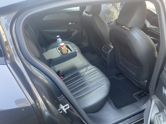 뉴 푸조 408 2열. 이상현 기자